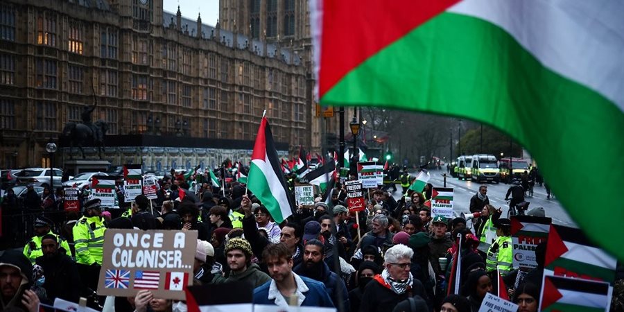 وقفة احتجاجية أمام السفارة الإسرائيلية في واشنطن رفضا لاستمرار العدوان على غزة